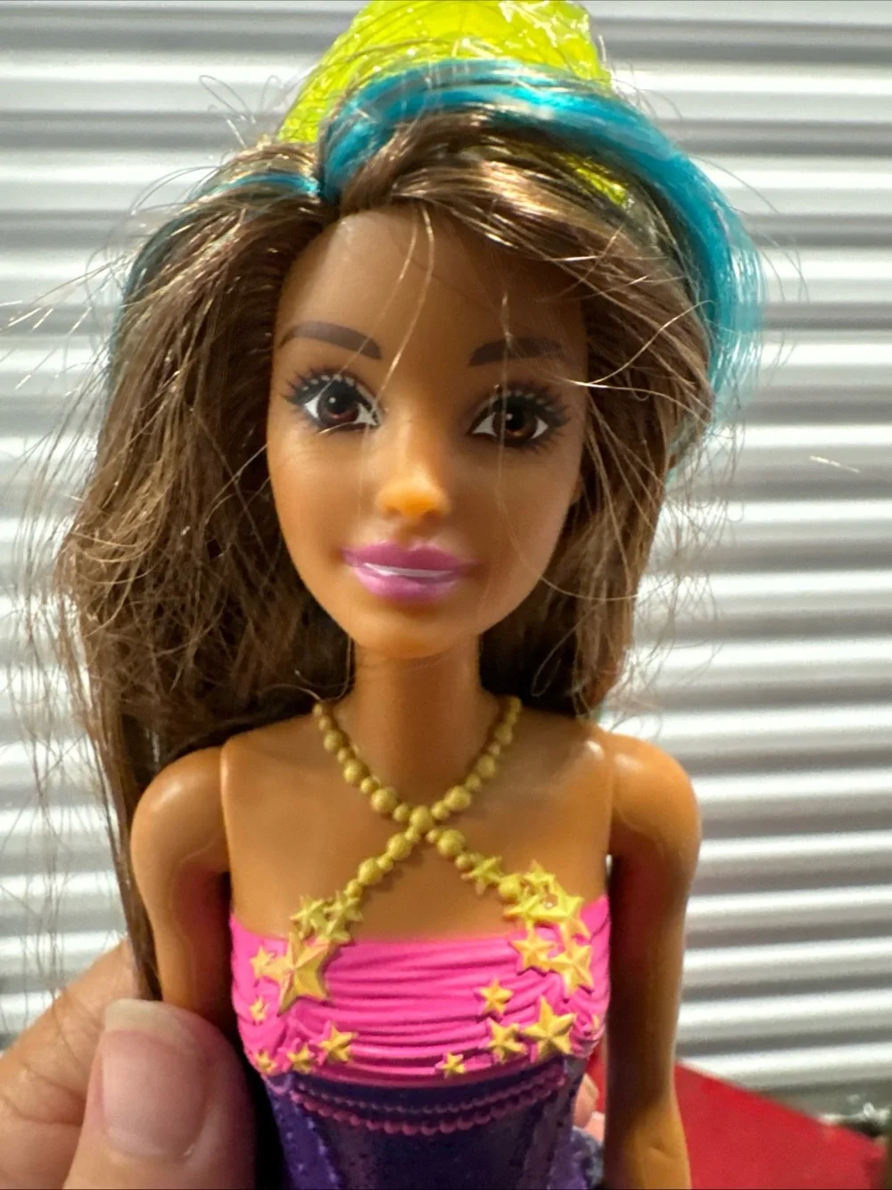 2019 Barbie Dreamtopia, princess doll Theresa, brunette with blue hair streak